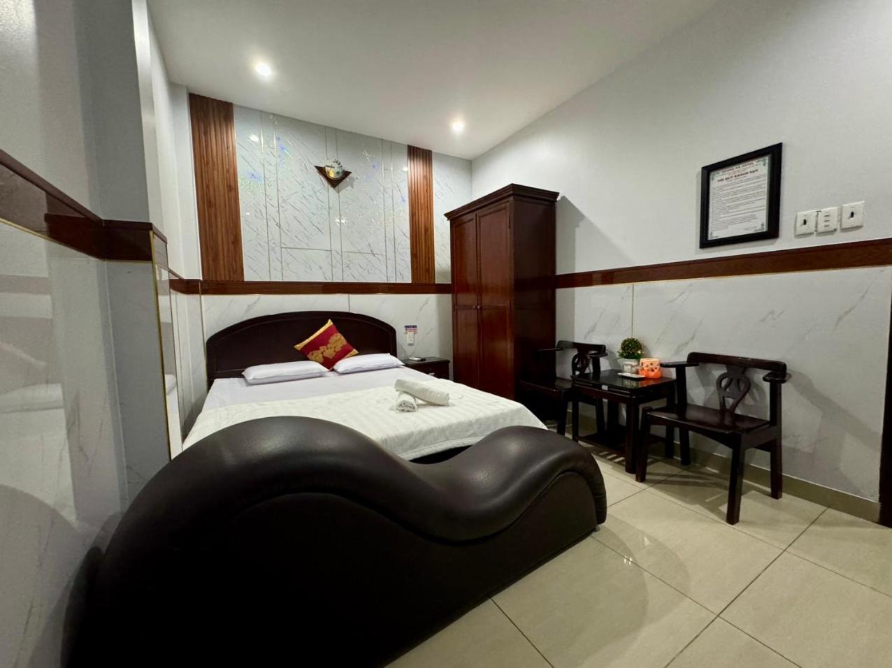 Khach San Tuan Vu Hotel Ho Chi Minh City Exterior photo